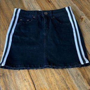 Sz medium girls skater denim skirt, stretchy, 13”